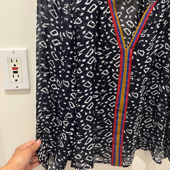 Like new Velvet by Graham & Spencer sheer 3/4 sleeve blouse - Picture 7 of 9